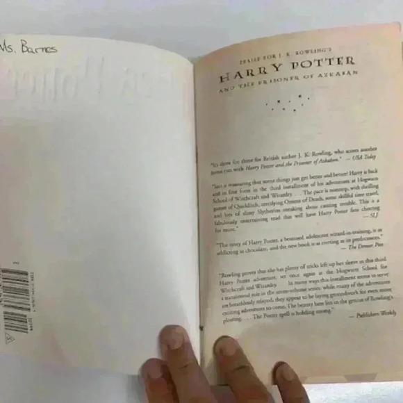 Harry Potter and the Prisoner of Azkaban  Book - Picture 2 of 5